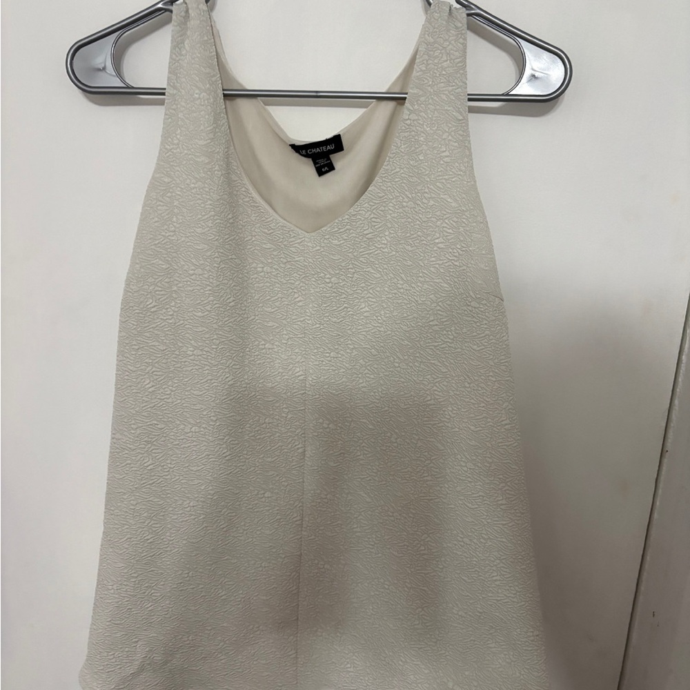 2/10$ Le chateau Cream Textured Tank Top